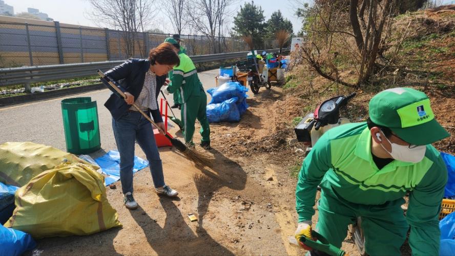 수원시 권선구 금곡동, 구·동 합동 무단투기 폐기물 정비 실시